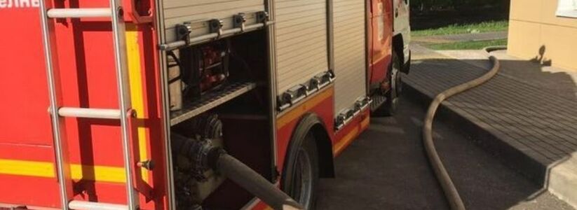 Уже задыхался от дыма: В Челнах из горящей квартиры втащили мужчину – горела кухня