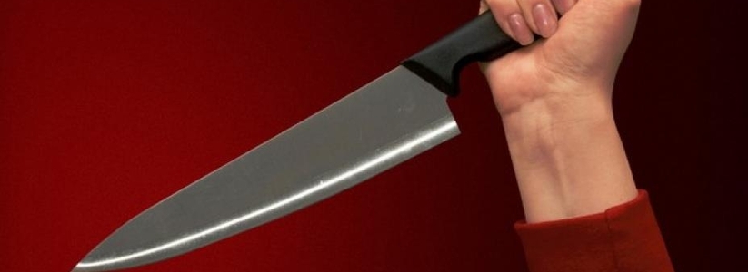 Женщина 8 раз ударила ножом возлюбленного за предложение руки и сердца