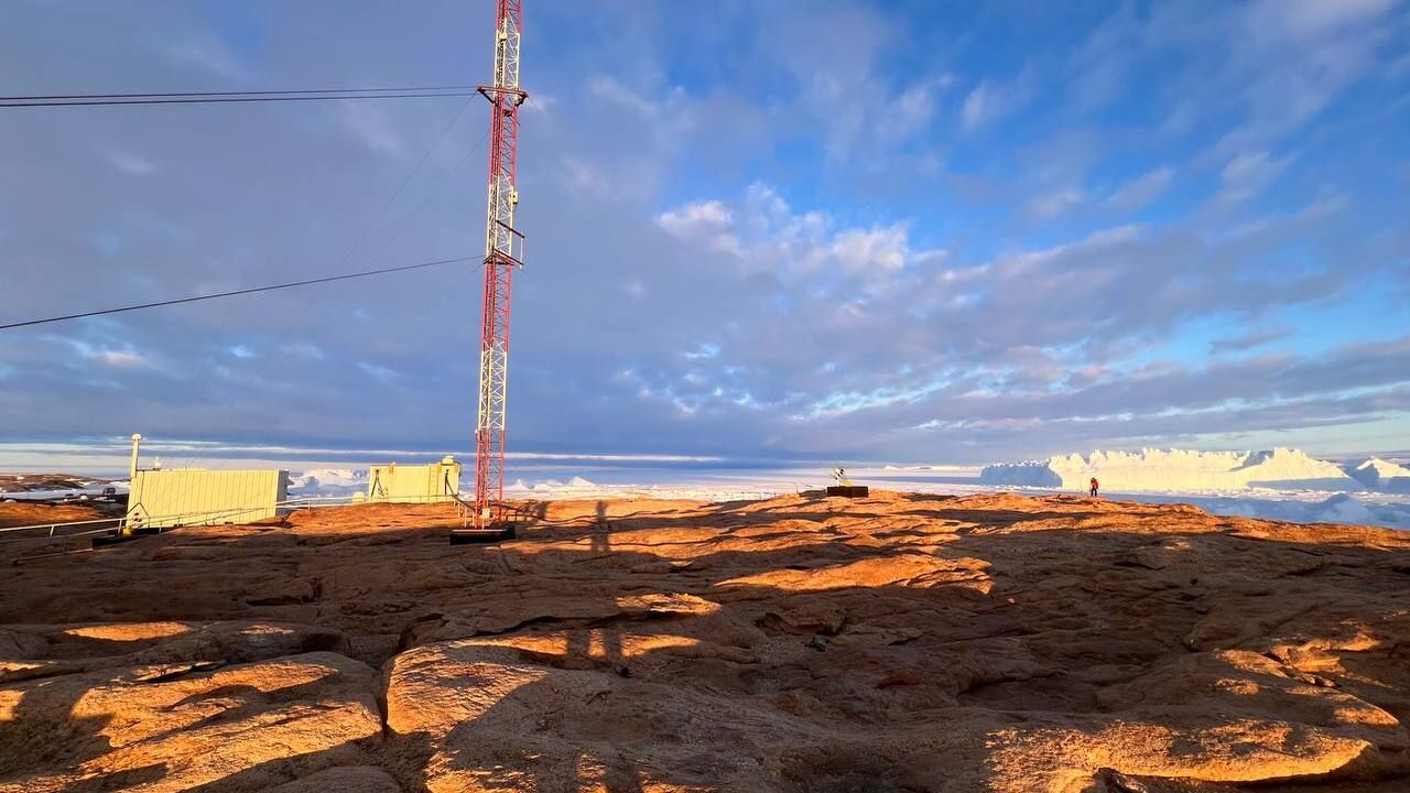 Полярники Татарстана теперь смогут звонить близким по мобильной связи с бухты Тала Цифровая экосистема МТС расширила покрытие теле...