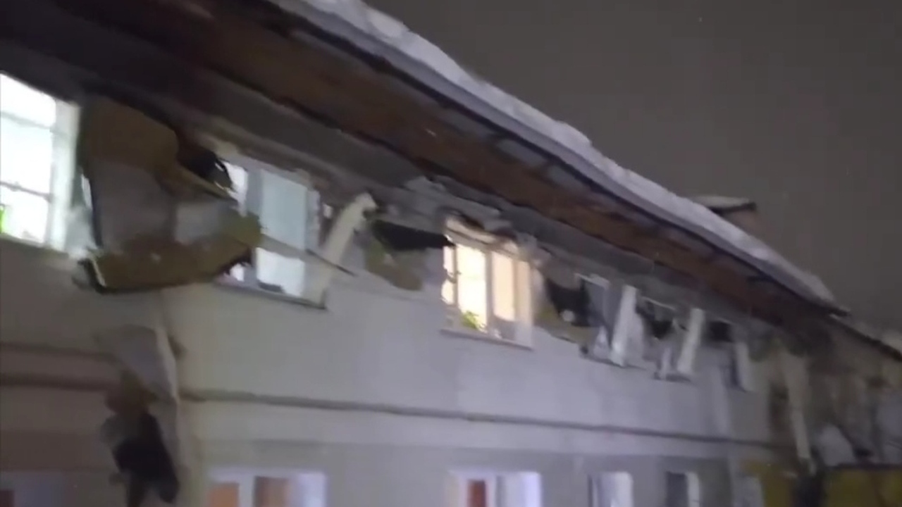 В Зеленодольском районе обрушилась часть крыши жилого дома Ночью 28 февраля в селе Айша Зеленодольского ра...