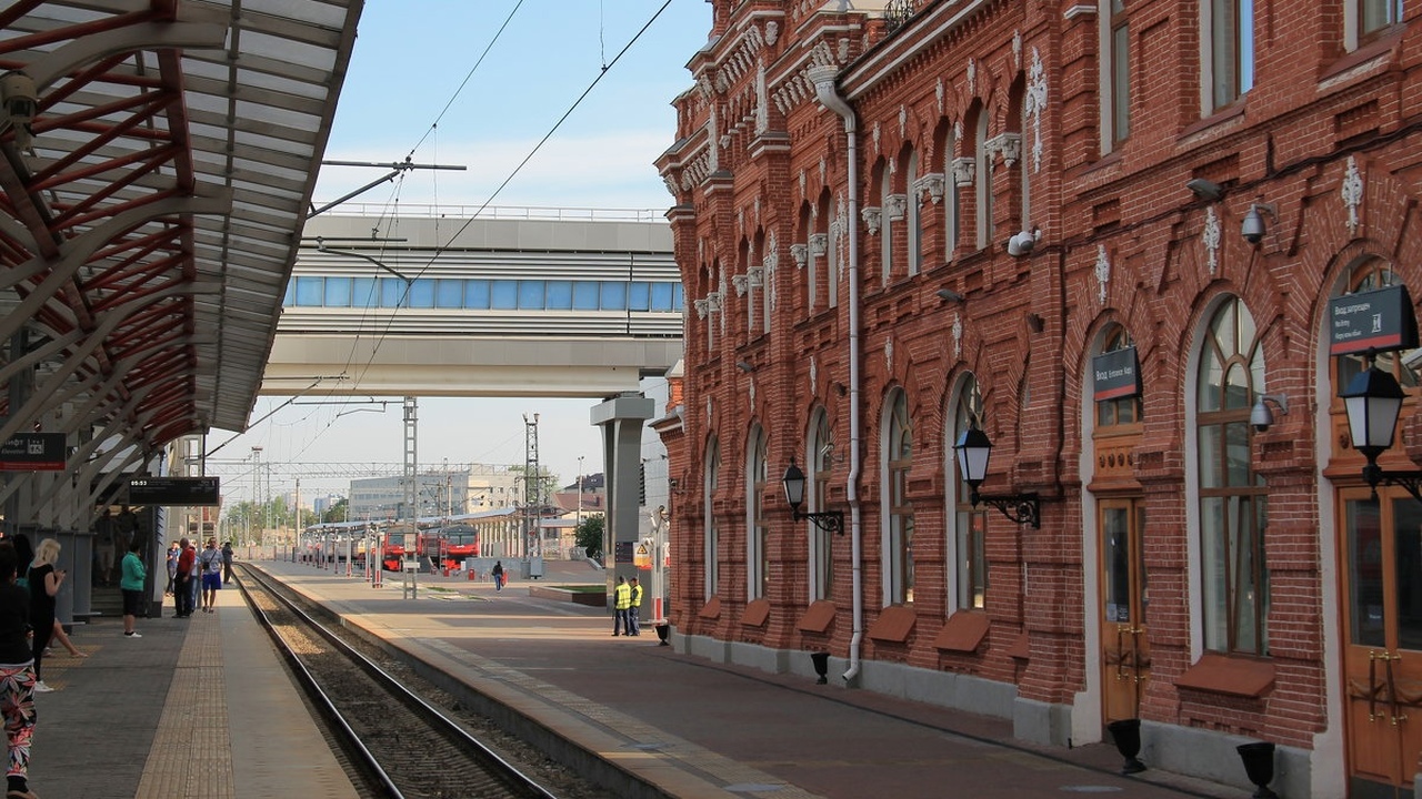 С 4 января на рельсах появятся новые пригородны...