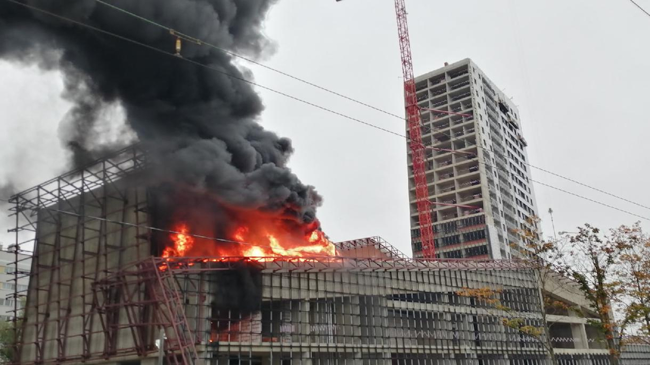 Прямо сейчас в Советском районе Казани разразил...