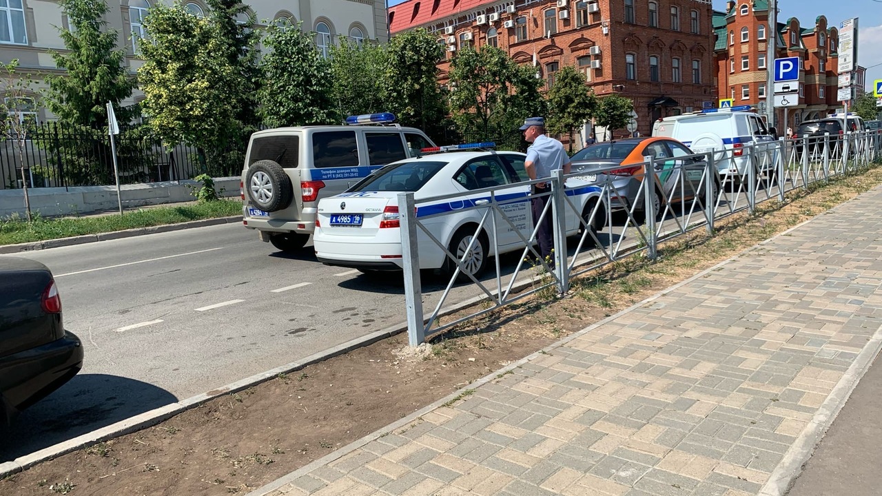 Уступить дорогу пешеходу — одно из ключевых тре...