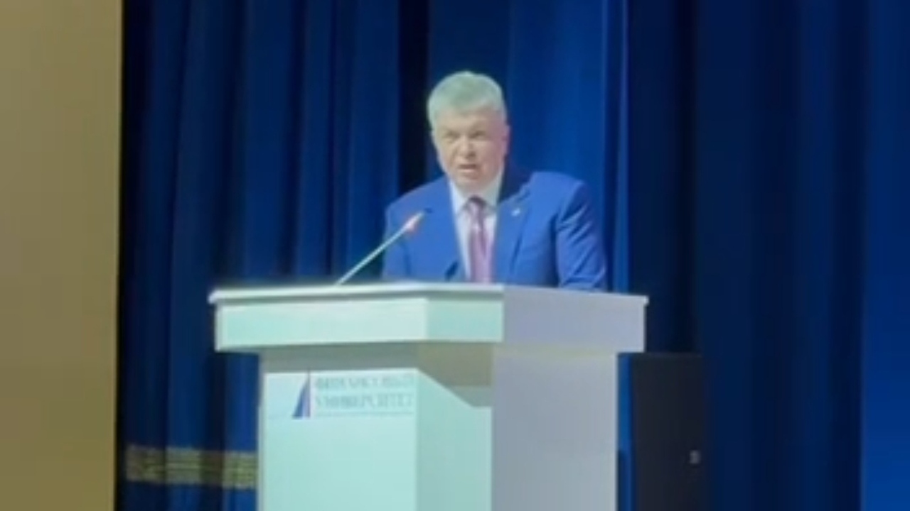 Мэр Челнов признался, что мать критикует его за состояние дорог Глава Набережных Челнов Наиль Магдеев рассказал...