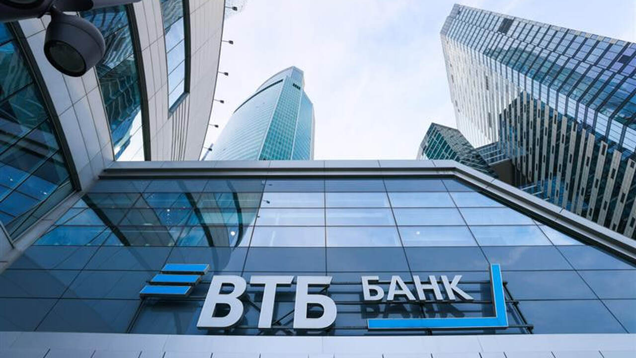 Второй рукой по мошенникам: взрослые дети защищают счета пожилых родителей Чаще всего сервис «второй руки» для одобрения к...