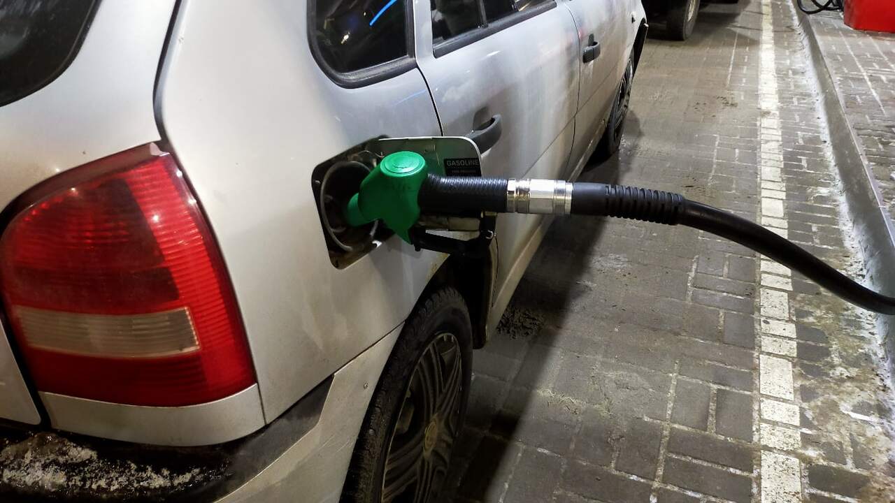 С апреля АЗС переходят на новые правила: что из...