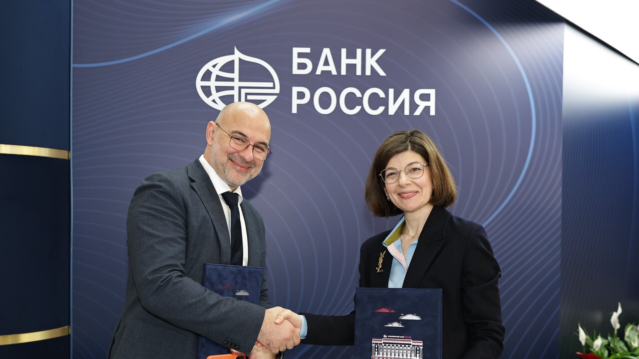 T2, российский оператор мобильной связи, и Банк...
