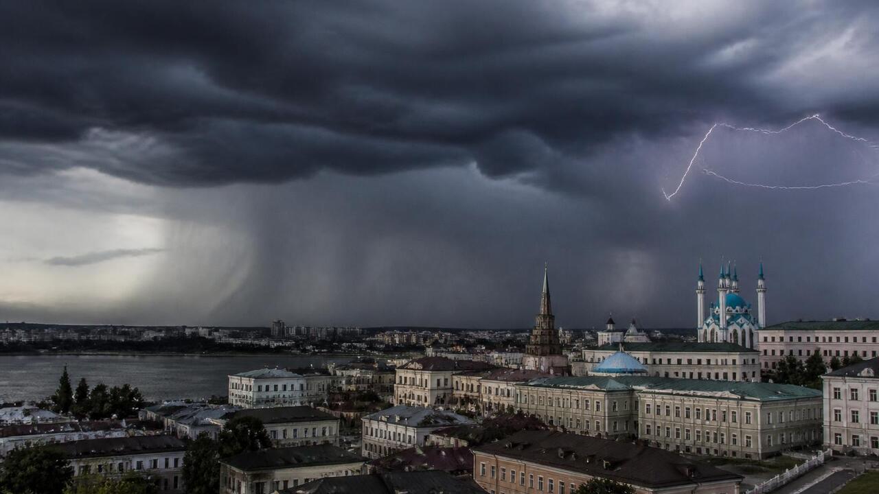 Грозы, град и ураганный ветер ожидаются в Татарстане 7 июля В Татарстане 7 июля ожидаются грозы, град и сил...