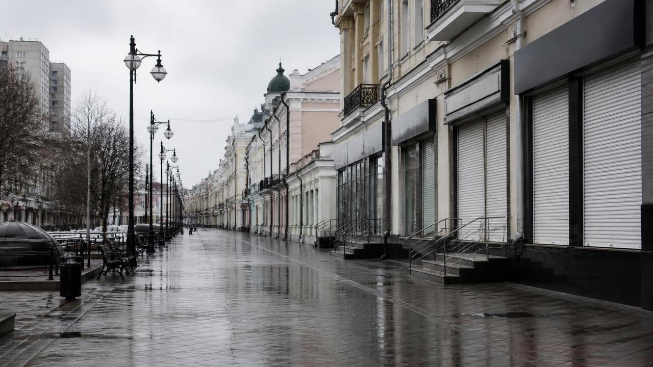 В Омске массово закрываются магазины: с рынка ушли десятки точек В Омске массово закрываются магазины: с рынка у...