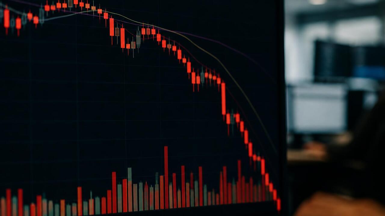 Индекс Мосбиржи рухнул сильнее всего за два года Индекс Мосбиржи упал на 7,49% — максимальное па...