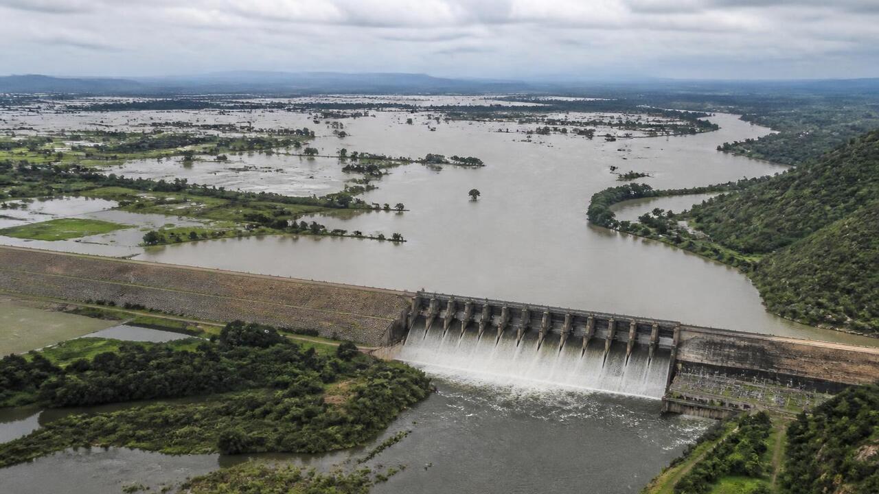 Дамба в Сапеево под угрозой из-за подъёма воды В селе Сапеево Азнакаевского района из-за дожде...