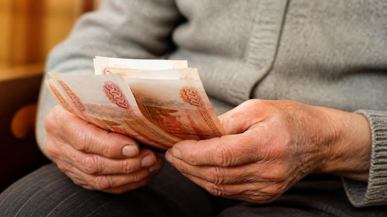 Средняя пенсия в России выросла почти на 2 тыс. рублей за год Средняя пенсия в России выросла до 25 402 рубле...