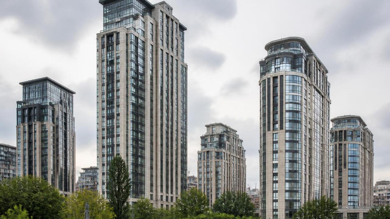 Продажи квартир в элитных новостройках Москвы п...