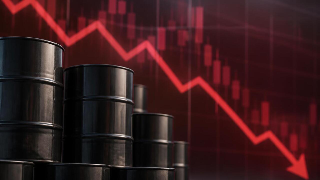 Июльские выплаты нефтяникам по демпферу упали до 113 млрд рублей Выплаты нефтяникам по топливному демпферу в июл...