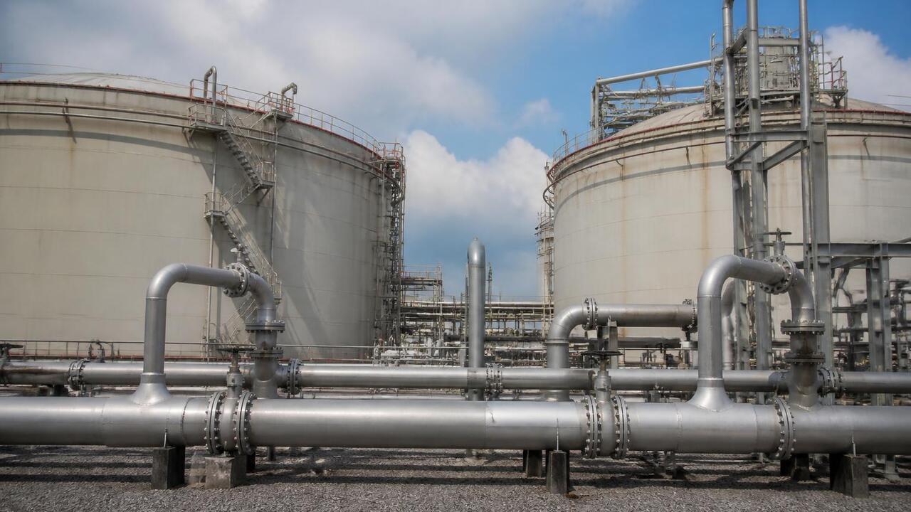 Запасы газа в подземных хранилищах Европы опуст...
