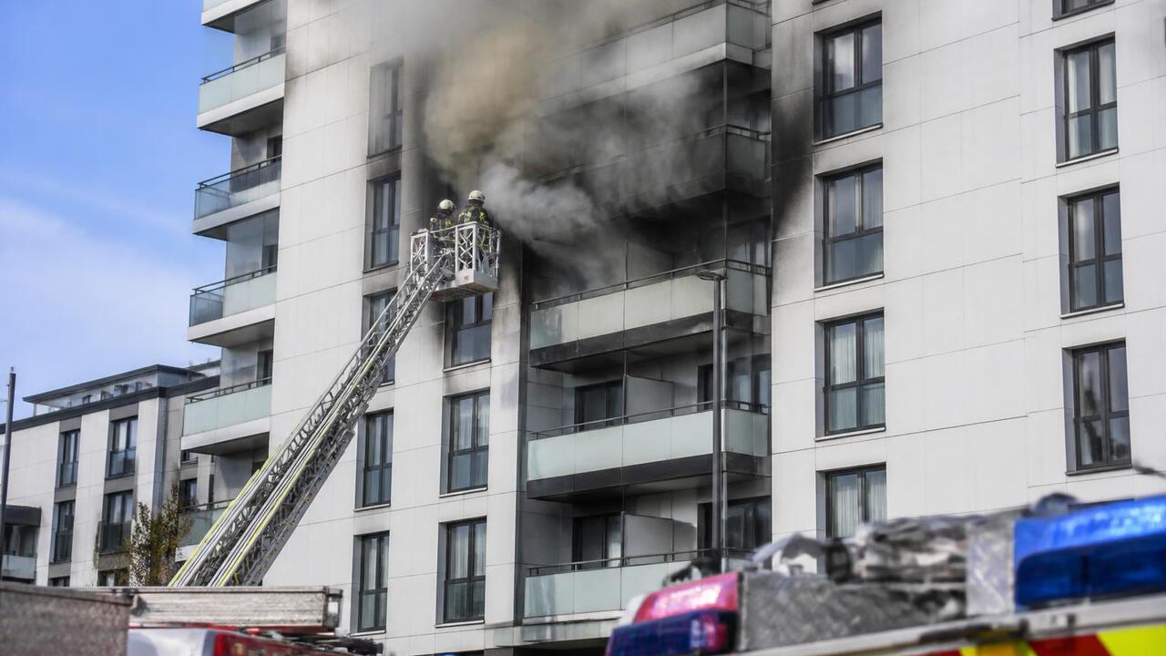 При пожаре в челнинской многоэтажке пострадали трое, включая ребенка В Набережных Челнах при пожаре в квартире на де...