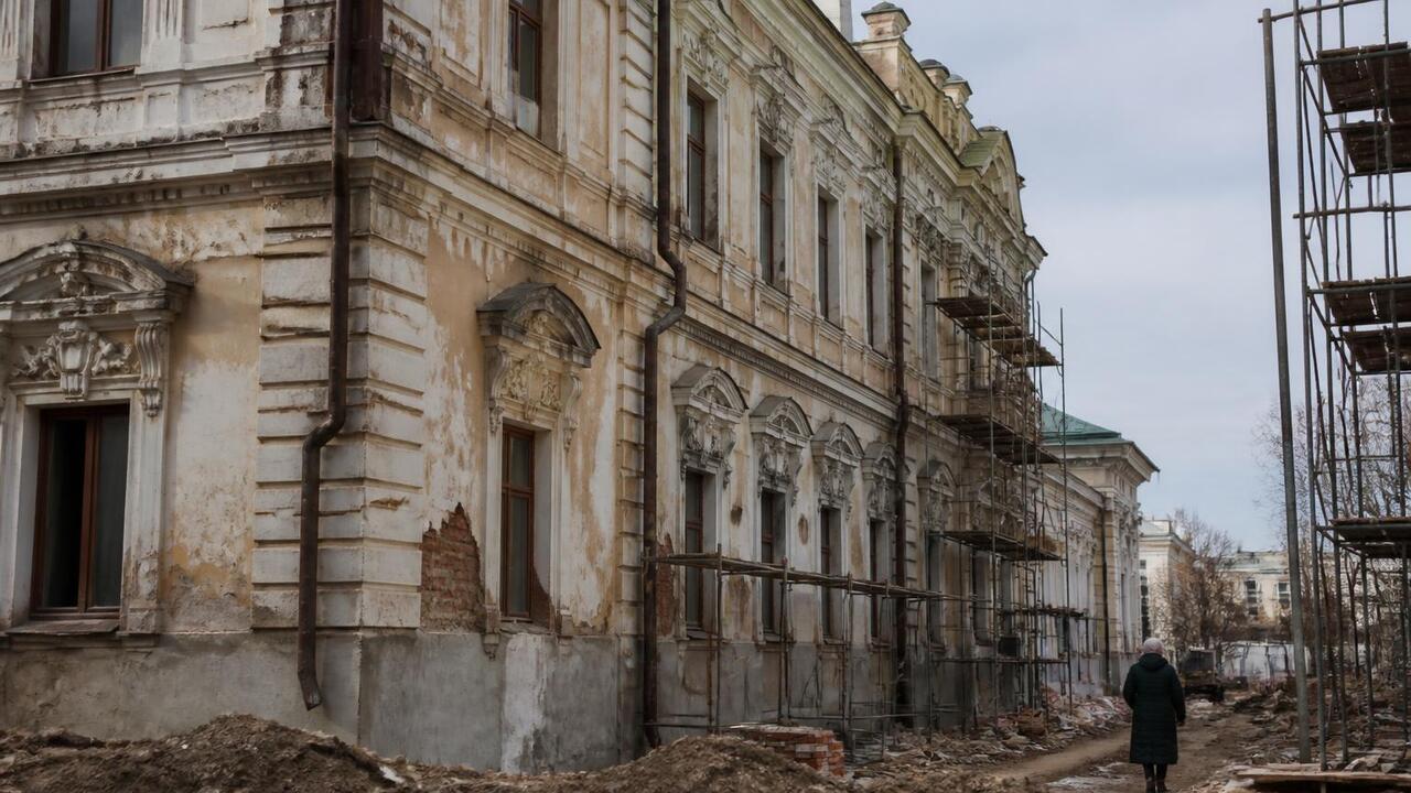 Аварийный Мергасовский дом в Казани предложили разобрать и воссоздать В Казани аварийный Мергасовский дом может обруш...