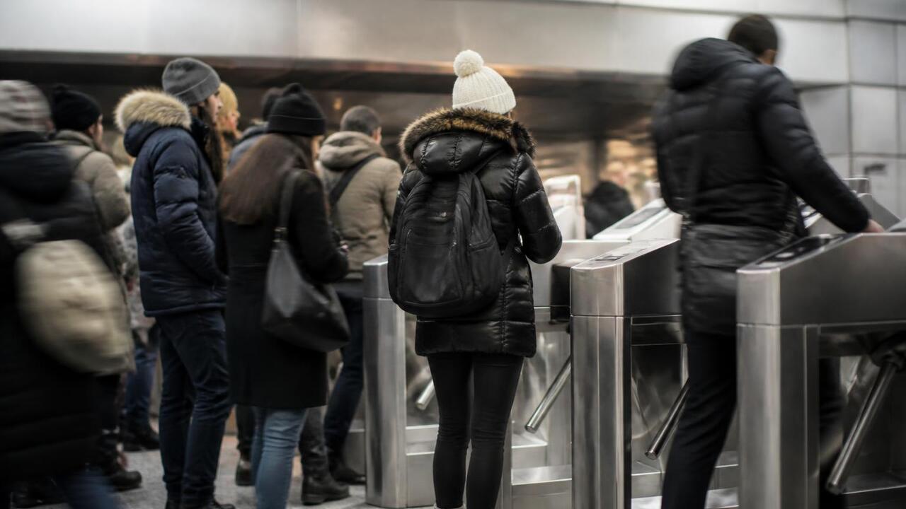 Утренний сбой в казанском метро: банковские карты не работали около часа Утром в казанском метро около часа не работала ...