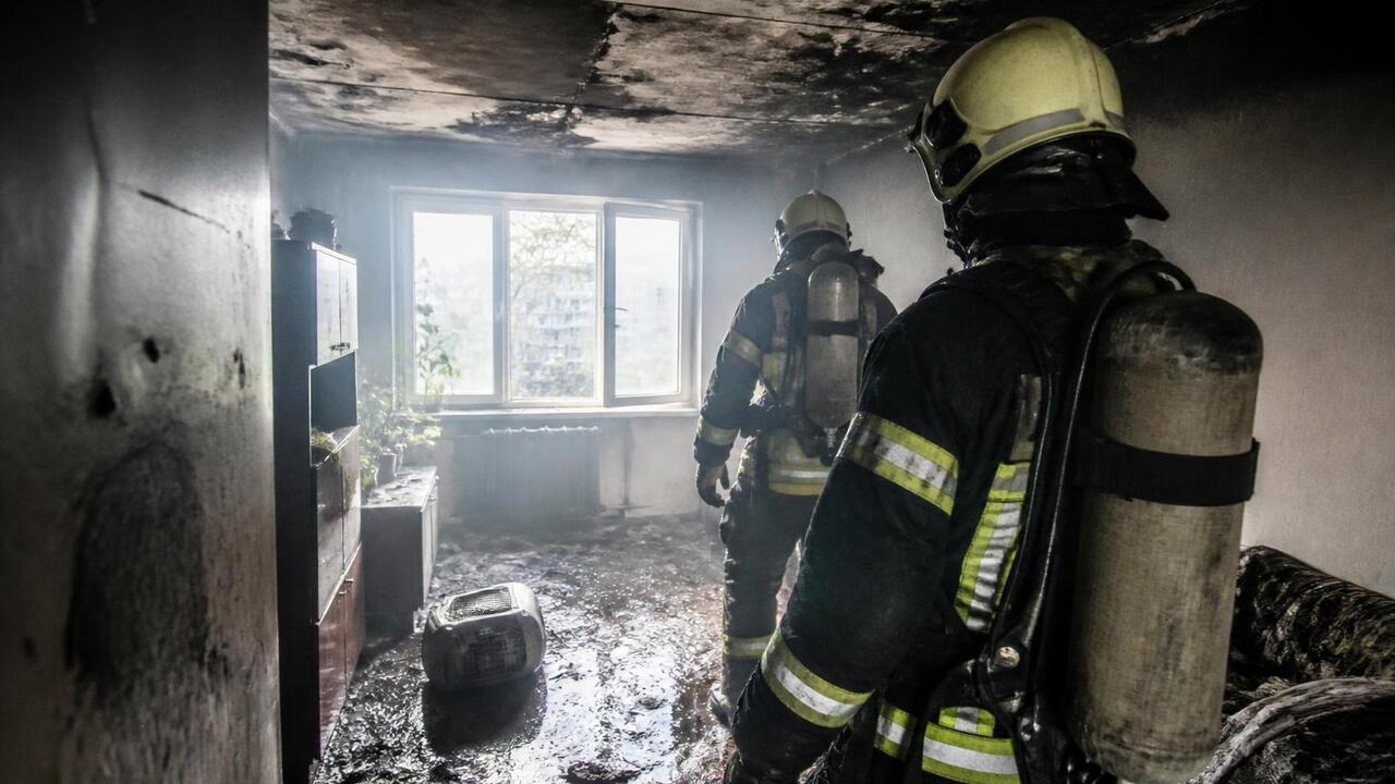 Мужчина погиб при пожаре в квартире в Альметьевске В Альметьевске при пожаре в квартире погиб мужч...
