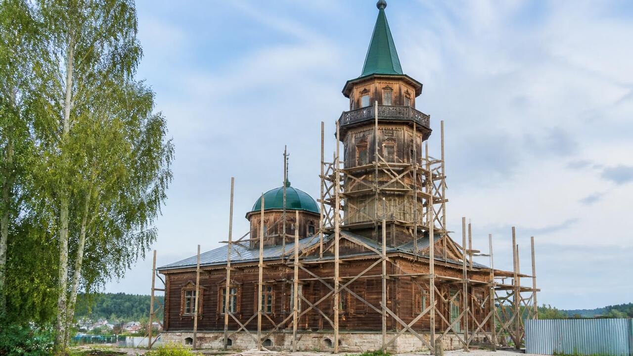 В Кукморском районе РТ на историческое место возвращают сруб старейшей мечети В селе Асан-Елга Кукморского района продолжаетс...