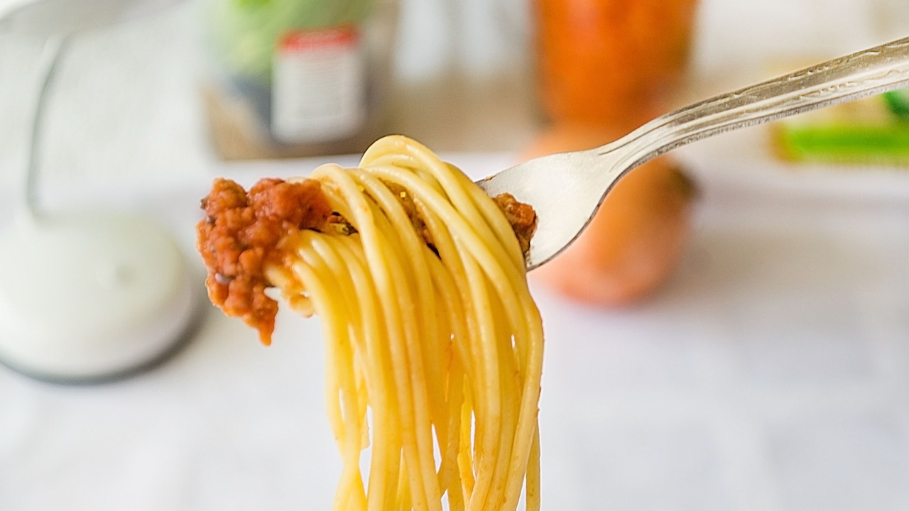 Перестаньте подсаливать воду для макарон после закипания – вот почему наши бабушки и мамы варили макароны не так, как надо Приготовление макарон кажется простым делом, но...