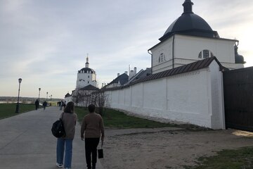 Погода готовит неожиданный поворот на майские: в Центральную Россию придёт летнее тепло, но есть нюанс