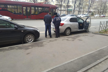 Новый запрет ГИБДД уже обсуждают по всей стране: за один предмет на лобовом можно лишиться прав на 3 месяца
