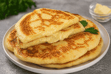 Быстрый рецепт, который выручает в любой момент: как сделать «ленивые» хачапури за 5 минут на весь день