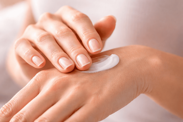 Морщины под глазами исчезают быстрее, чем вы думаете: бюджетный крем за копейки заменяет дорогой уход