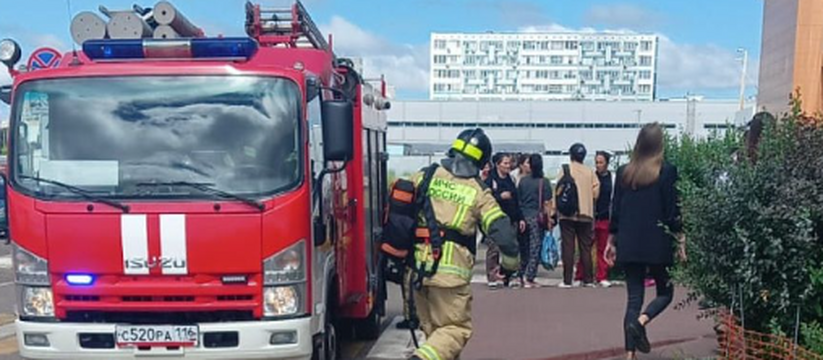 Эвакуация: в Набережных Челнах экстренные службы съехались к «Торговому кварталу»