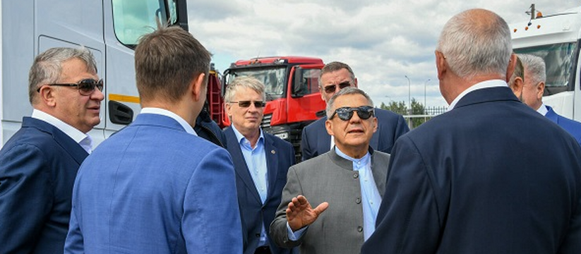 Раис Татарстана Минниханов протестировал новые автомобили «КАМАЗ» в  Челнах