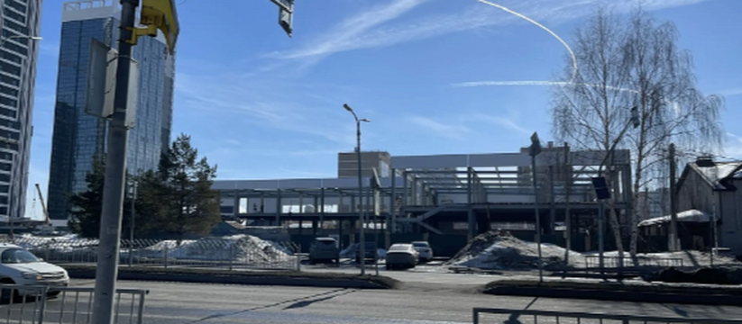 В Набережных Челнах на улице Абдуллы Алиша возв...