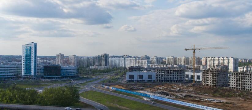 Министр строительства и ЖКХ РФ Ирек Файзуллин п...