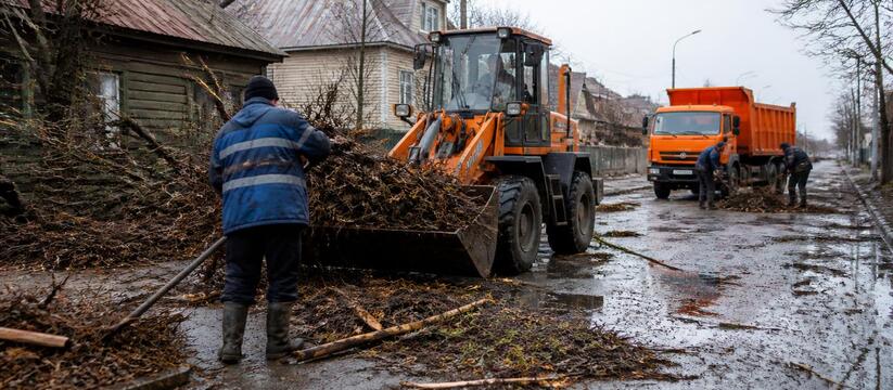 В Чистополе продолжают устранять последствия ст...