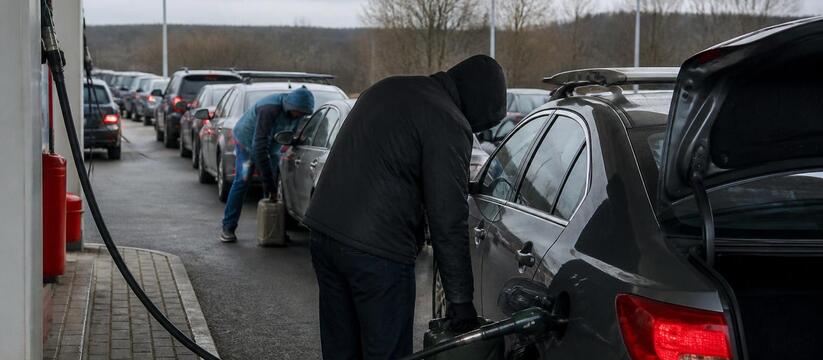В Татарстане бензиновый ажиотаж: водители скупают топливо впрок В Татарстане водители массово скупают бензин на...