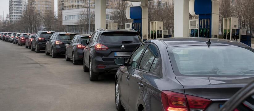 В Татарстане вырос спрос на бензин из-за панических закупок В Татарстане из-за панических закупок бензина н...