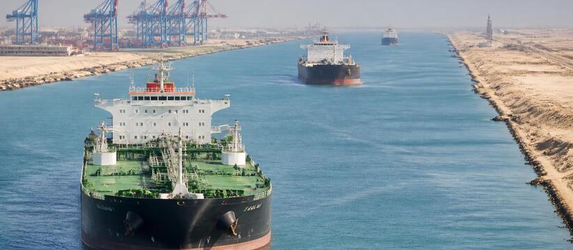 Саудовская Аравия перенаправляет нефтяные танкеры через Суэцкий канал Из-за атак хуситов саудовская нефть перенаправл...