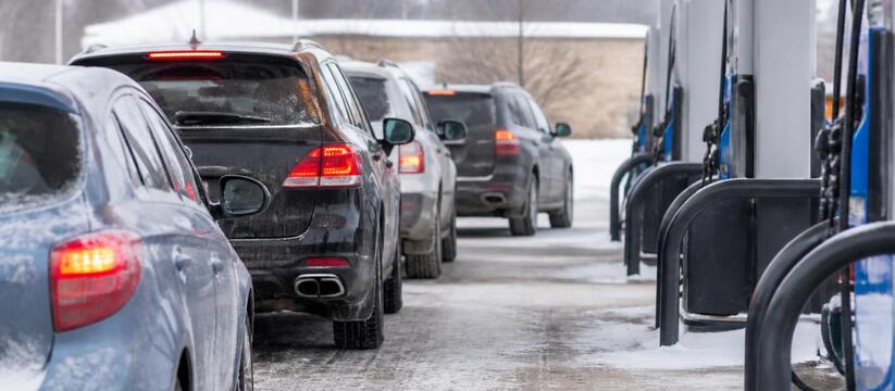 Цены на топливо на сетевых АЗС Среднего Урала выросли ниже инфляции В Свердловской области очереди только на сетевы...