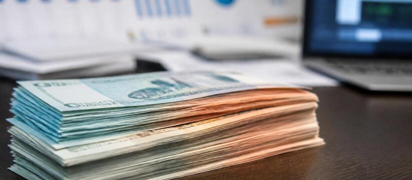 Россияне за июль сняли с банковских счетов 643 млрд рублей Россияне массово снимают наличные: за июль из б...