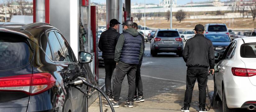 Нижегородцы приезжают за бензином в Казань из-з...