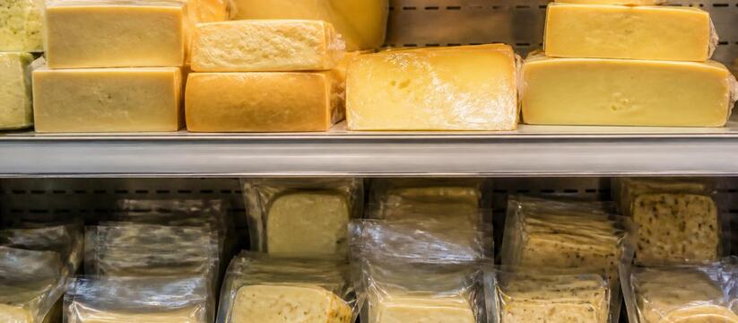 Производство сырных продуктов с ЗМЖ упало на 22,2% за семь месяцев Производство сырных продуктов с заменителями мо...