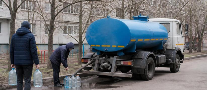 В Советском районе Казани из-за повреждения трубы отключили воду до 21:00 В Советском районе Казани из-за аварии на водоп...