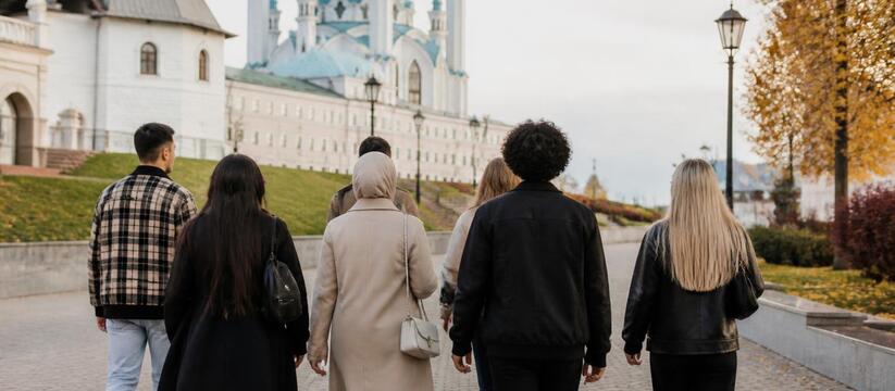 30 гостей из 18 стран прибыли в Казань на региональную программу фестиваля молодежи В Казань прибыли 30 участников из 18 стран для ...