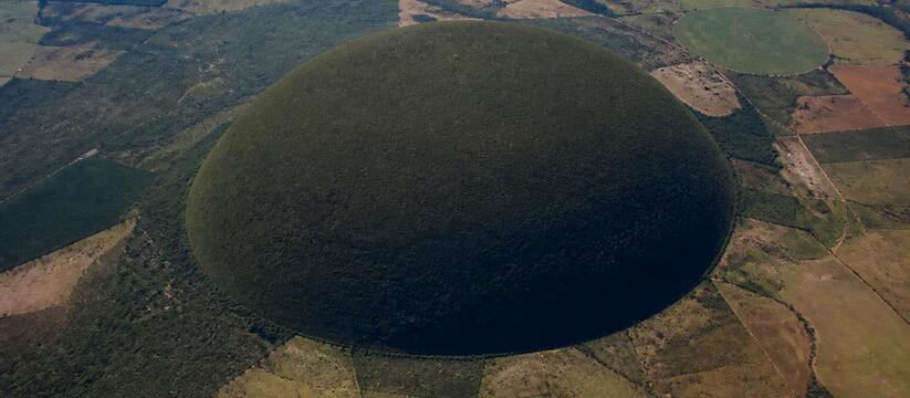 Спутниковый снимок показал гигантский купол Калдас-Новас в Бразилии Спутник Landsat 9 запечатлел купол Калдас-Новас...