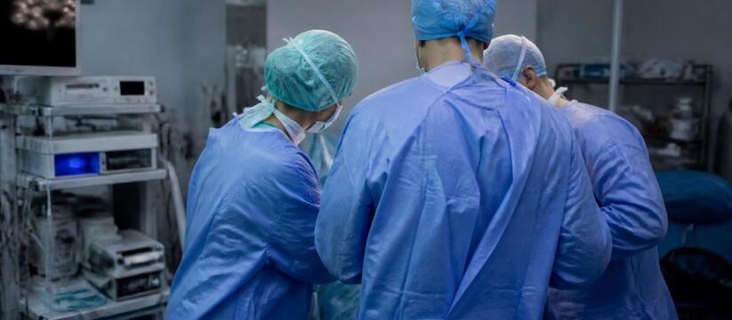 В Бугульме врачи удалили пациенту опухоль весом более 10 кг Врачи в Казани удалили жителю Бугульмы злокачес...