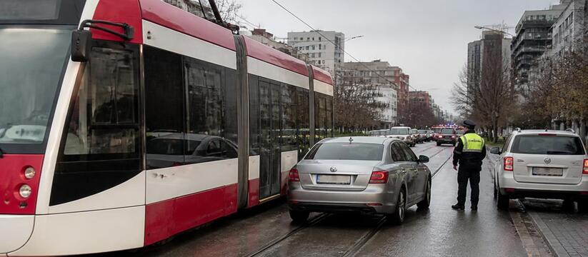 На Сибирском тракте в Казани из-за ДТП с участи...