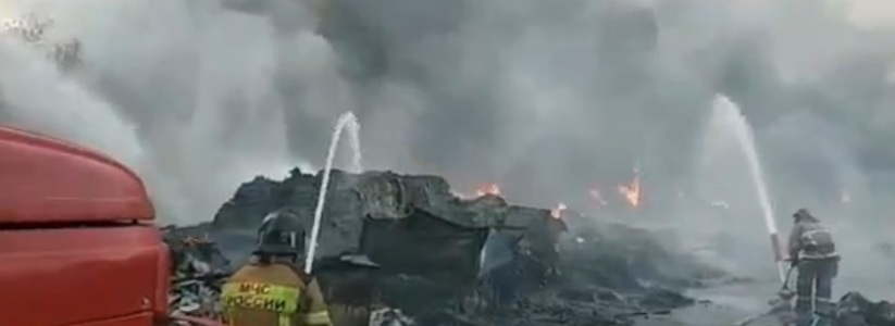 Крупный пожар в Челнах: Утром 3 июня 2022 года вспыхнул склад на площади в 1000 квадратных метров