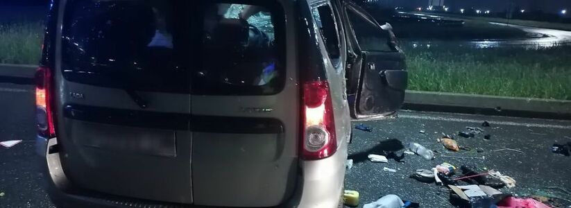 В Челнах водитель налетел на бордюр и вылетел из автомобиля:Мужчина отвлекся на телефон и умер в ДТП