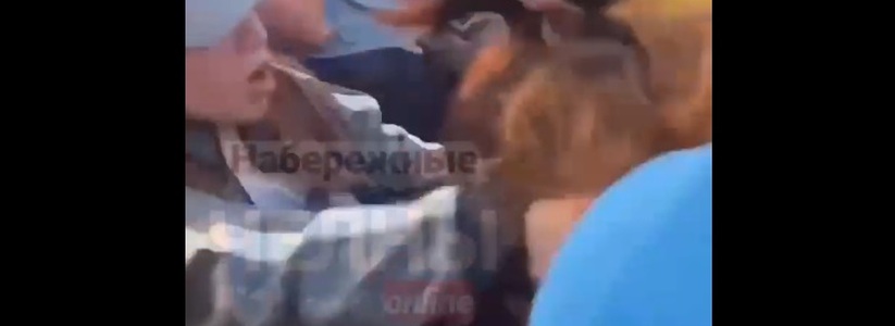 "Ты чего локтями пихаешься?": На концерте группы Gayazovs Brothers в Челнах произошло две драки