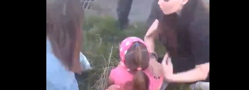 Услышала резкий детский плач: В Челнах маршрутка сбила двух маленьких девочек